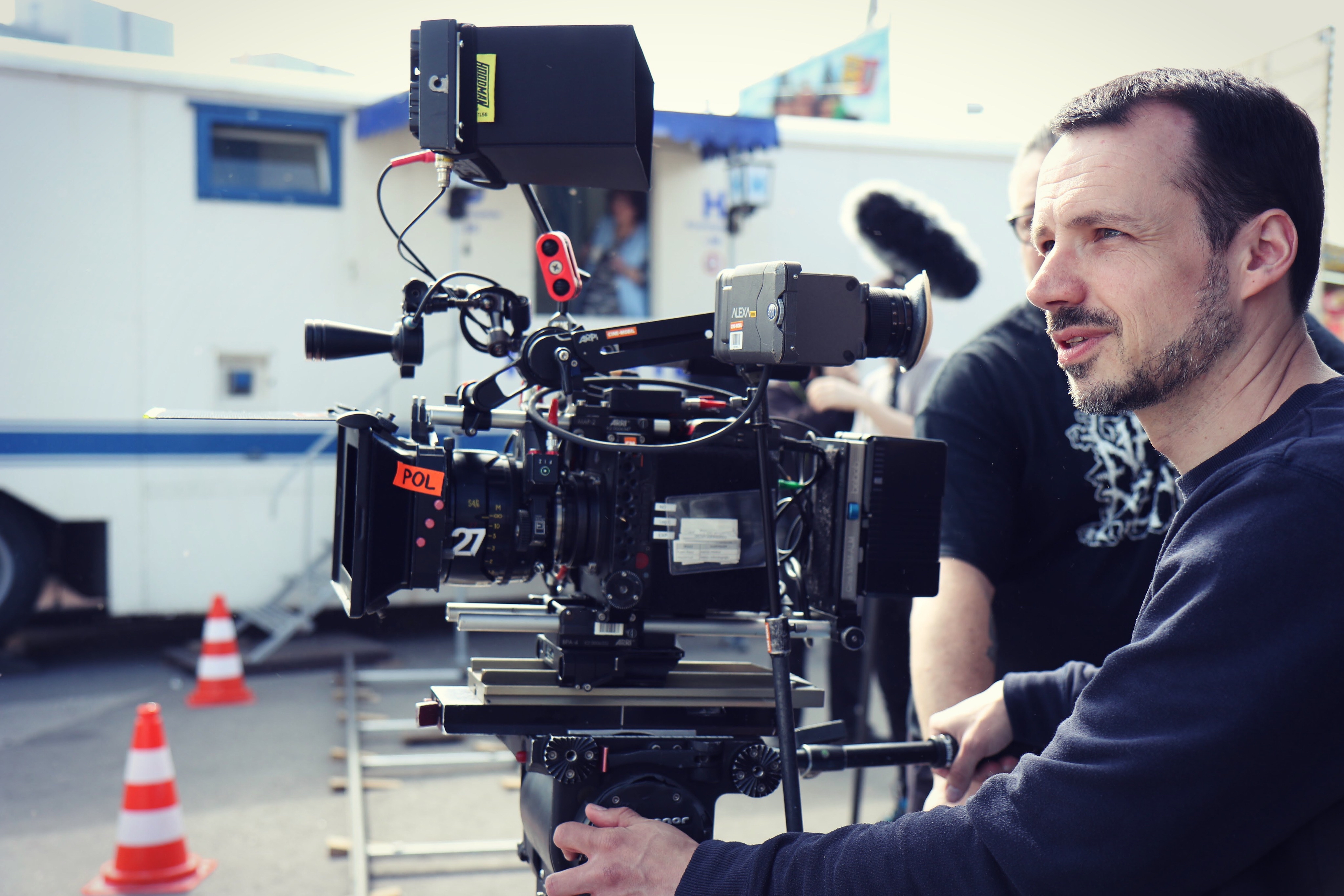 Kameramann Sören Schulz an der Alexa Mini am Set von "Der Rebell"